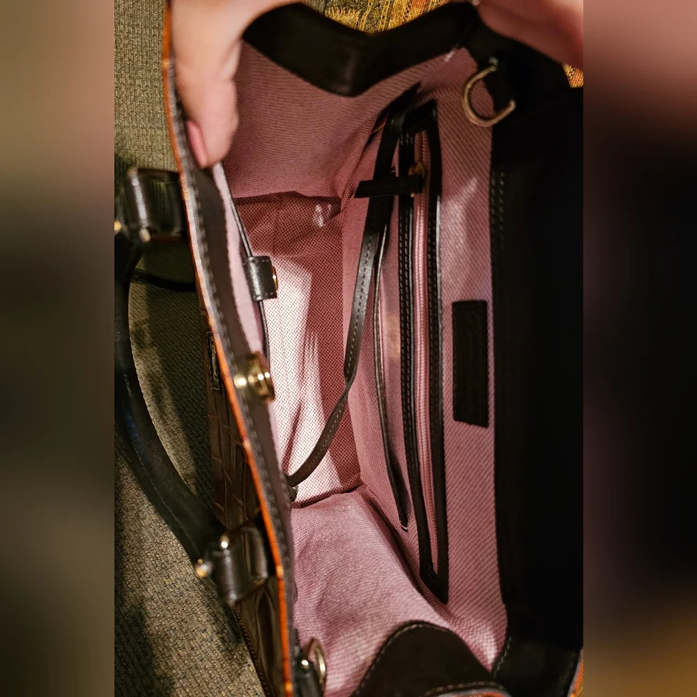 Dooney & Bourke Croc Embossed Learher Janine Handbag strap EUC - Picture 6 of 16